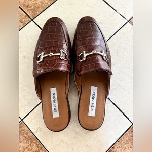 Men’s size 9 Leather Steve Madden slip on loafers faux crocodile